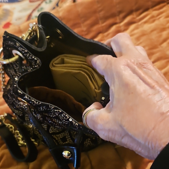 Elegant Black and Gold Women's Bag - Picture 14 of 16